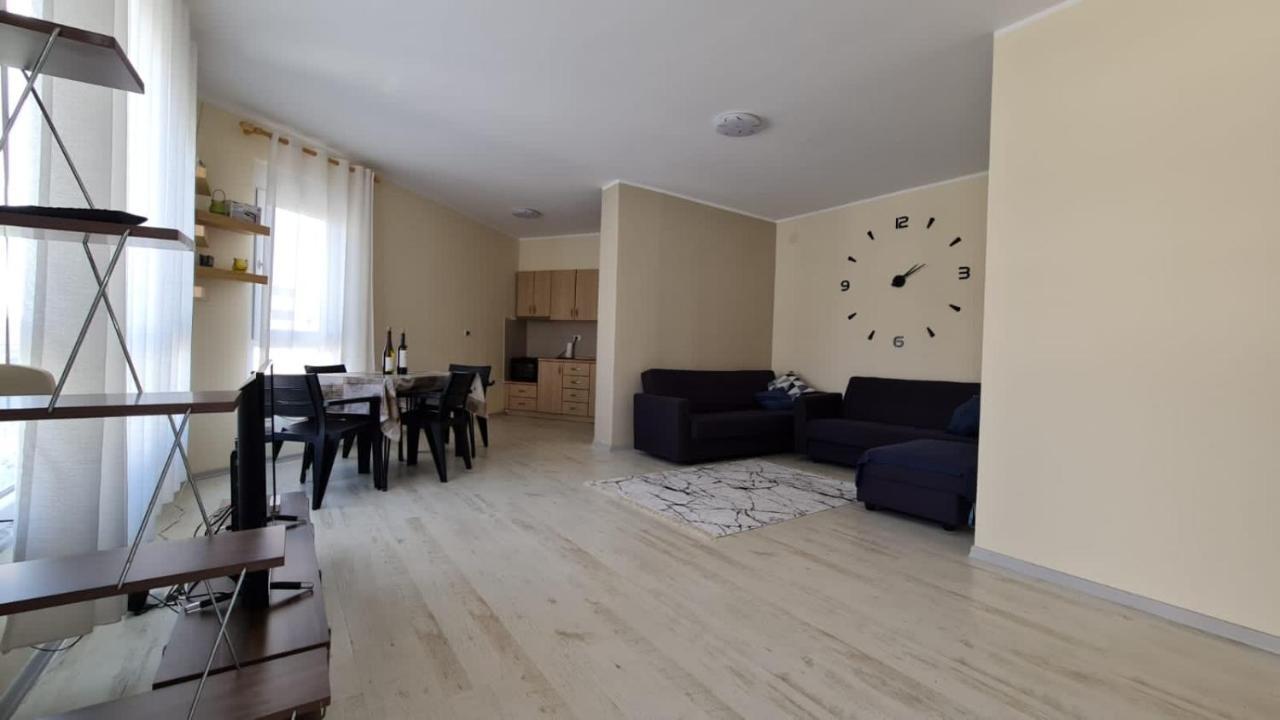 Apartment In Qerret Golem  Zewnętrze zdjęcie
